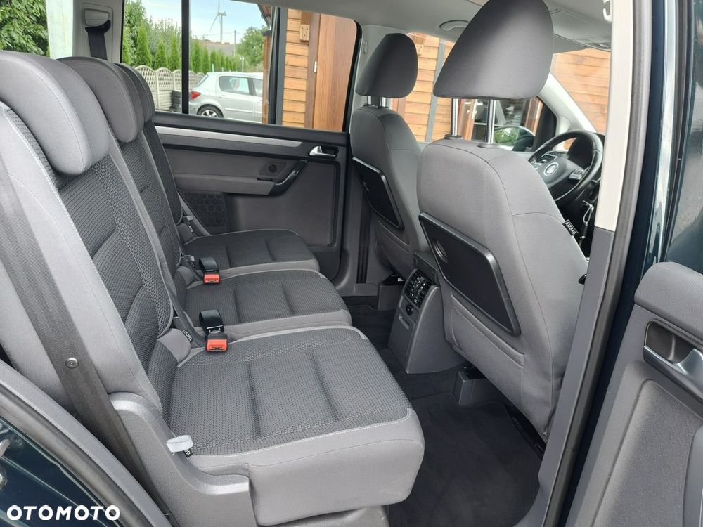Volkswagen Touran - 23