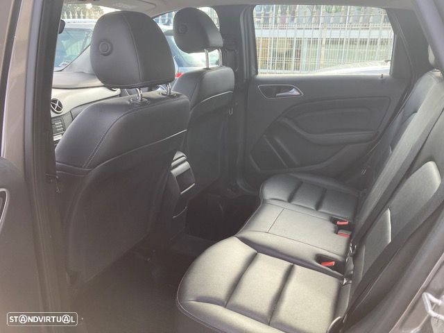 Mercedes-Benz B 180 - 4