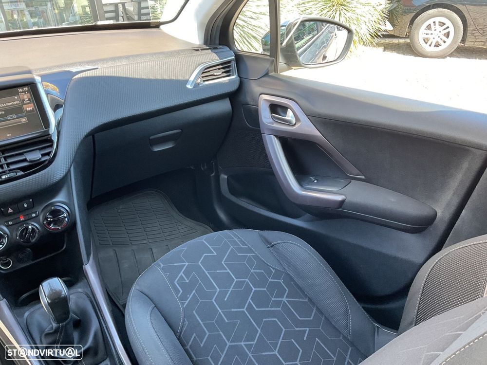 Peugeot 2008 1.2 PureTech Style - 32