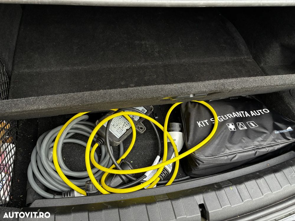 BMW Seria 3 320e Aut. Luxury Line - 26