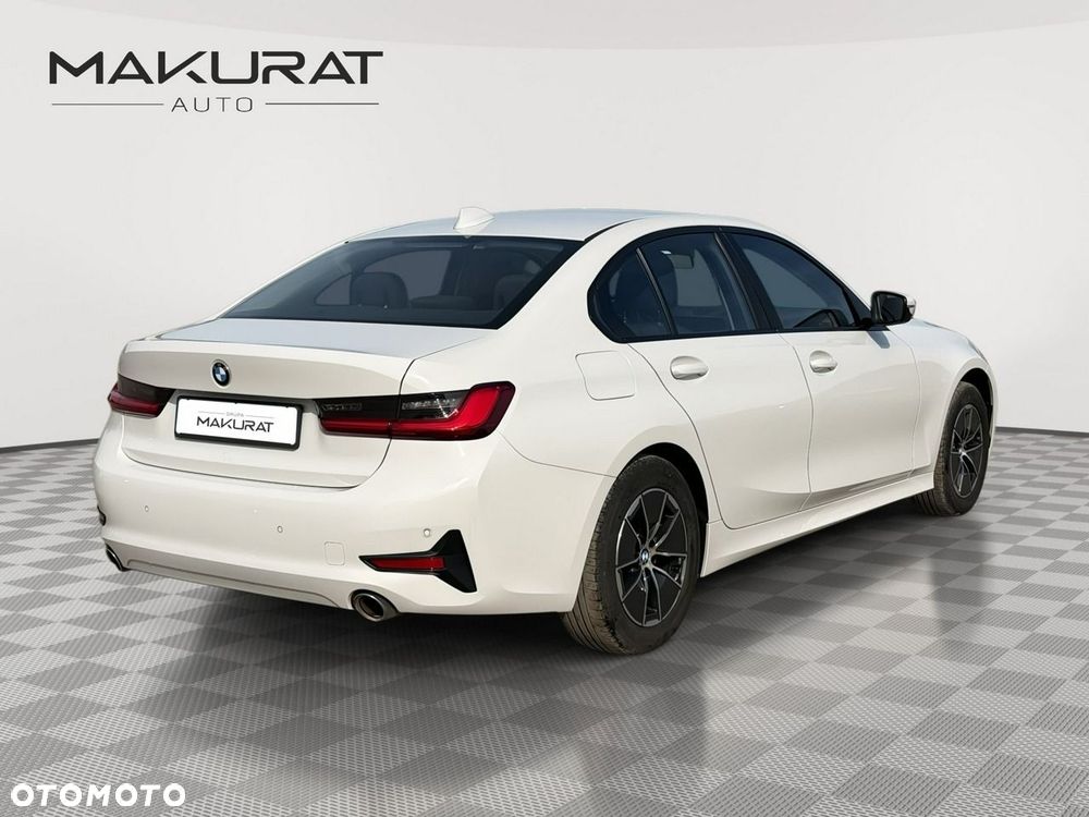 BMW Seria 3 318i - 5