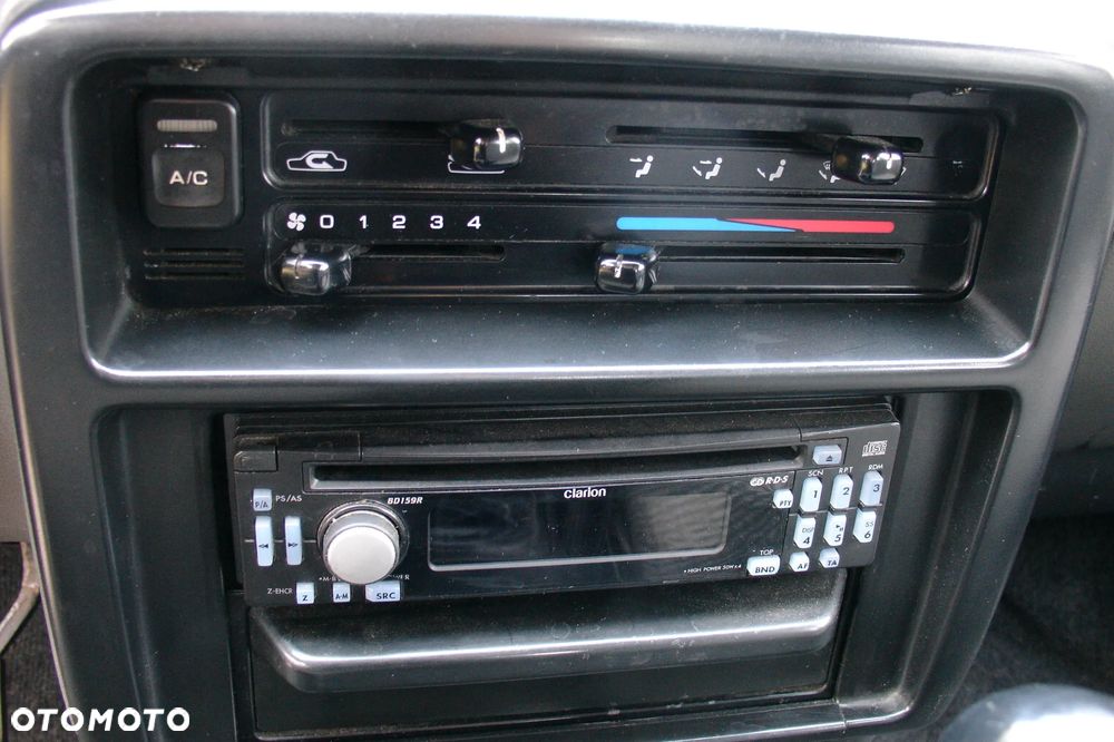 Nissan Prairie 2.0 SLX 5os - 19