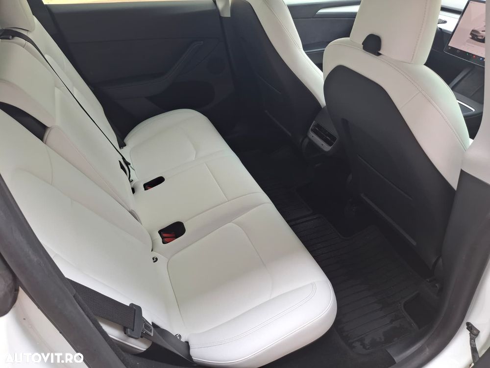Tesla Model Y Performance Dual Motor AWD - 12