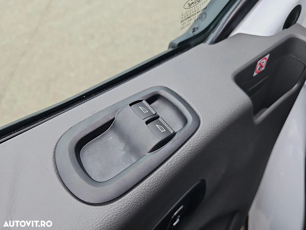 Ford Transit Van - 12