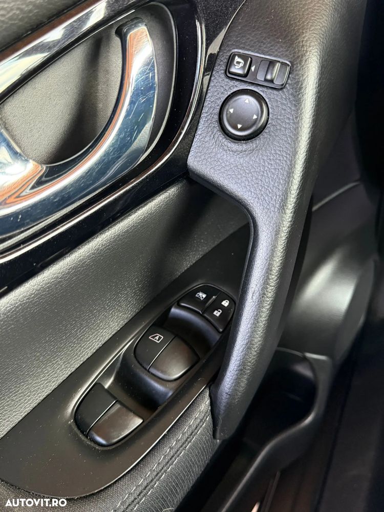 Nissan Qashqai 1.6 DCI Start/Stop N-Connecta - 17