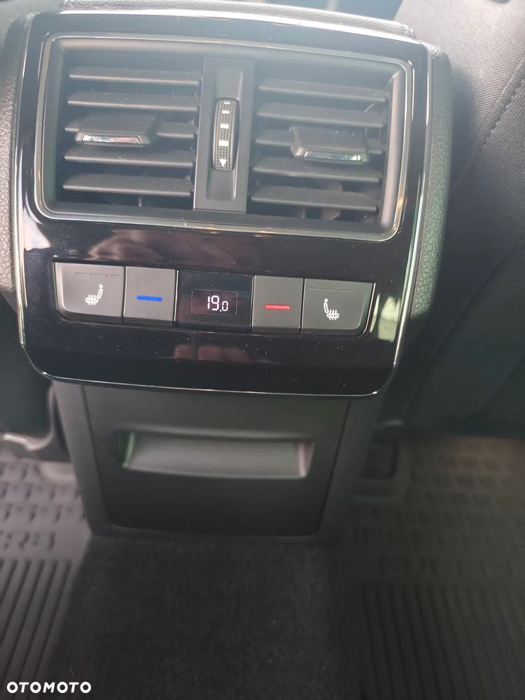 Skoda Superb 2.0 TDI SCR Style DSG - 24