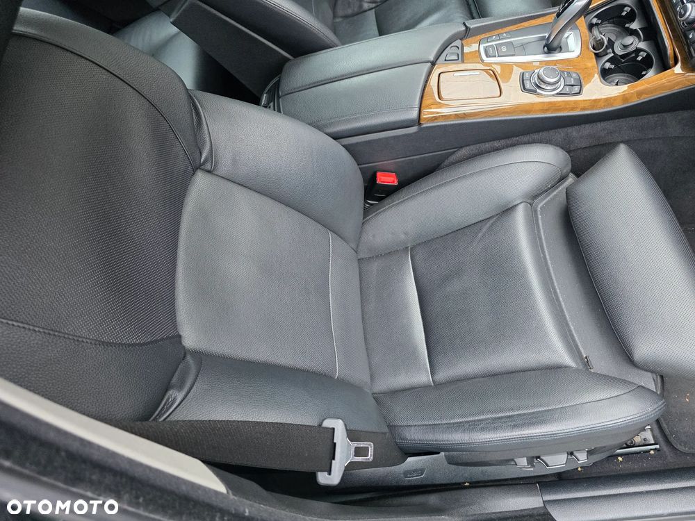 BMW Seria 5 528i Sport-Aut - 8