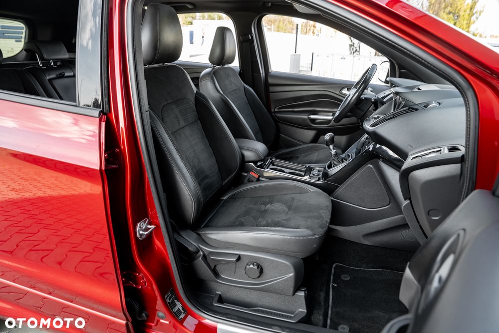 Ford Kuga 2.0 TDCi 4x4 ST-Line - 26