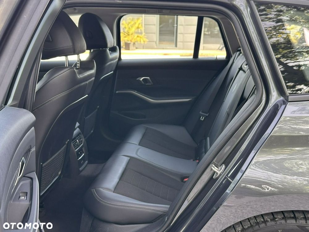 BMW Seria 3 318i Sport Line - 17