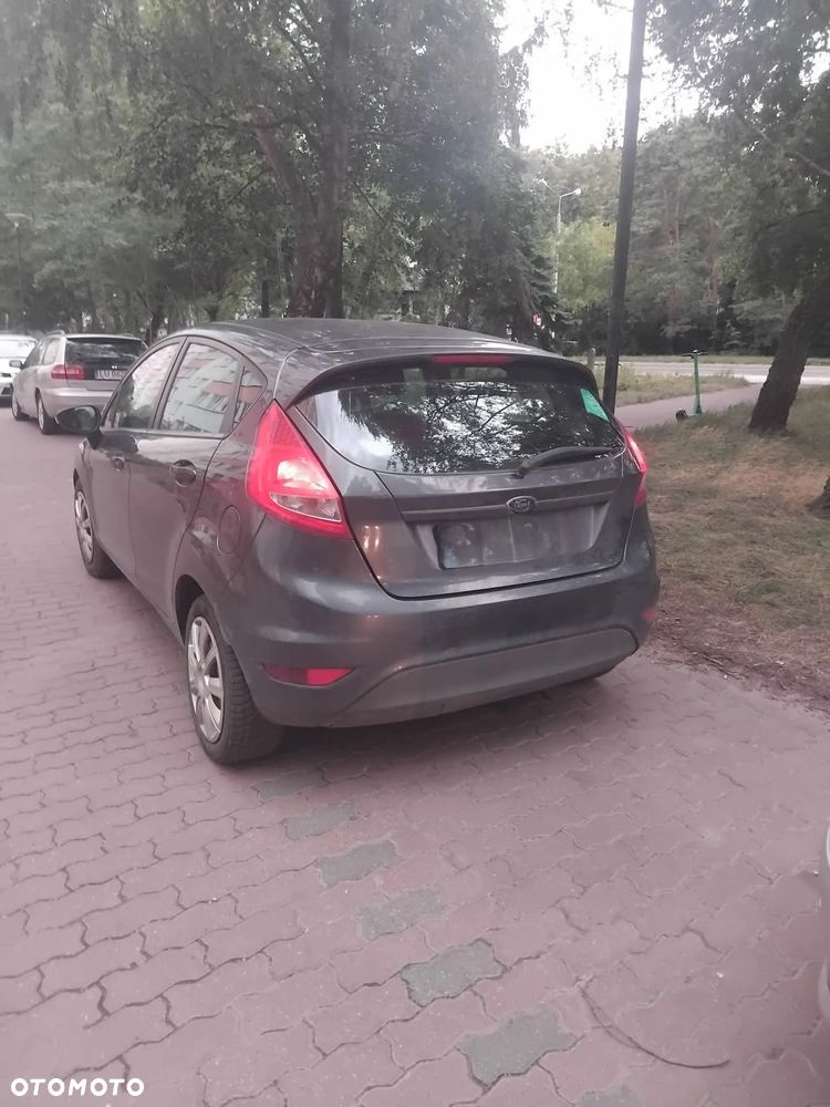Ford Fiesta 1.4 Trend - 8