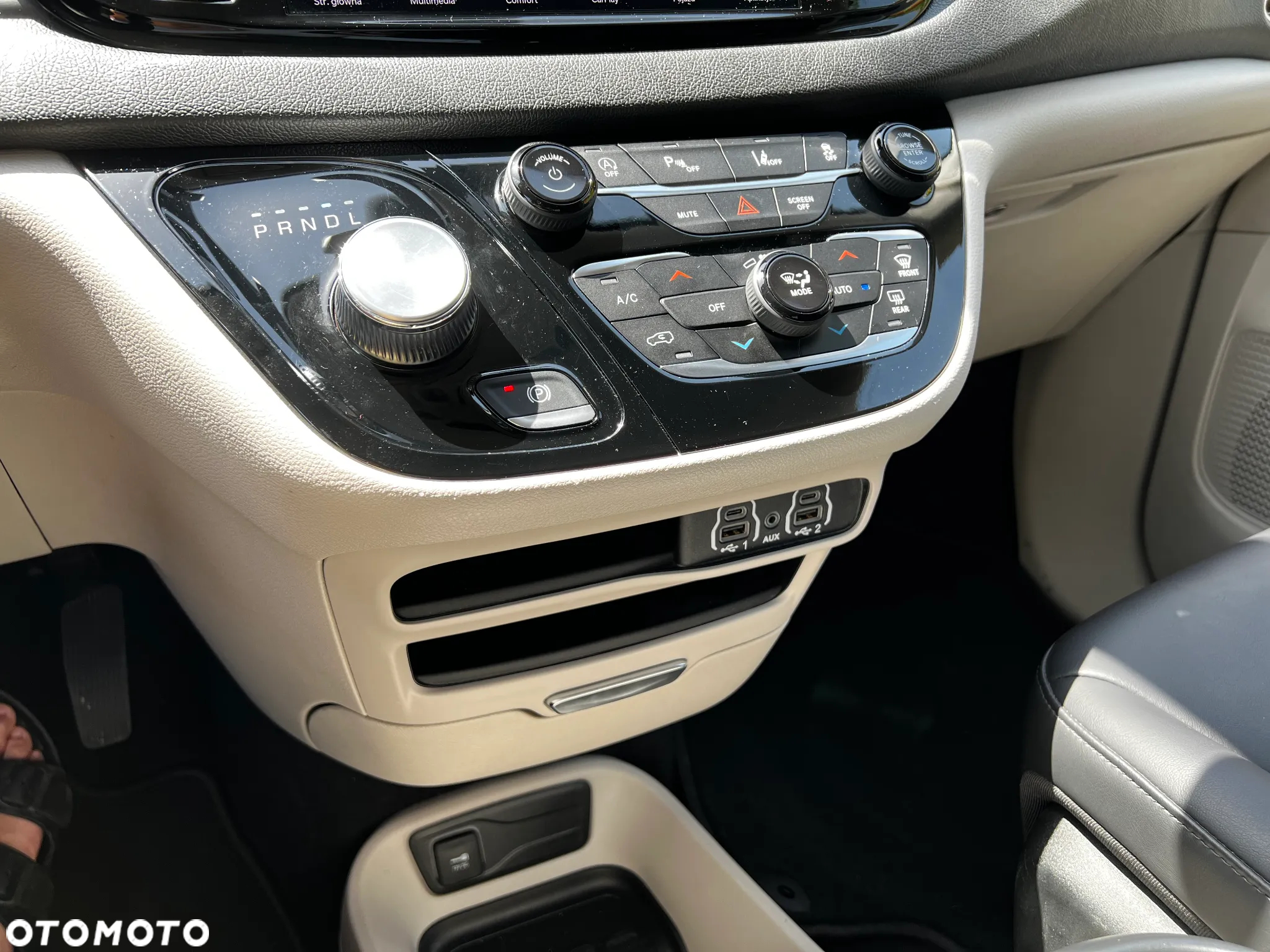 Chrysler Pacifica - 18