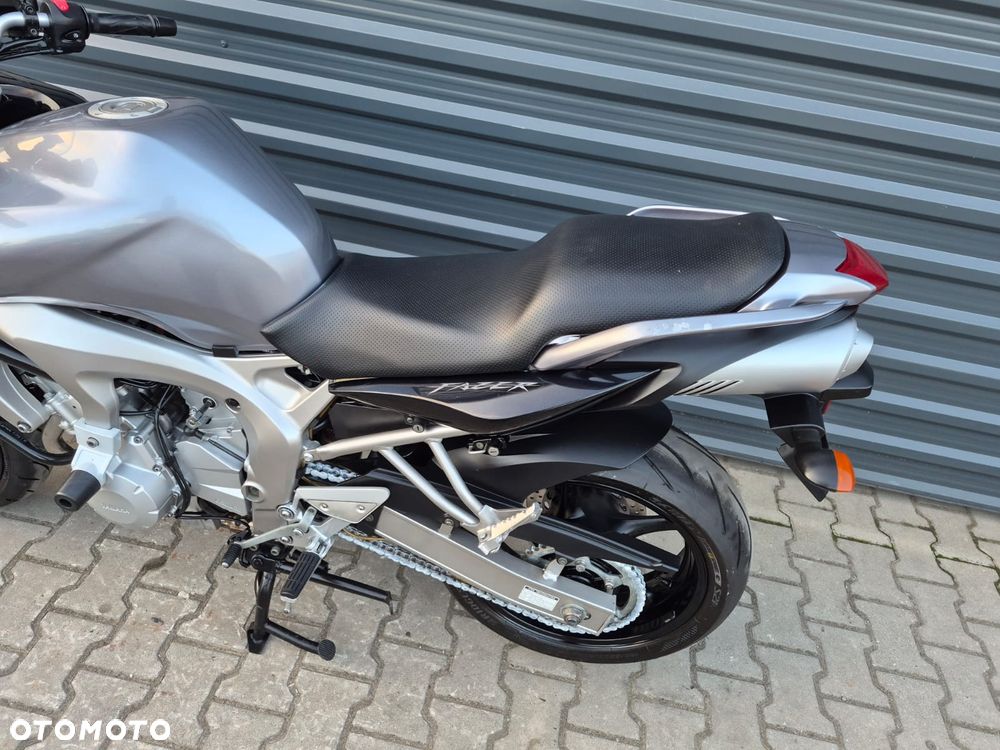 Yamaha FZ6 - 21