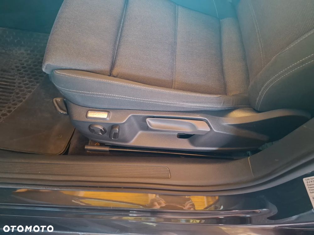 Volkswagen Passat 2.0 TDI SCR Comfortline DSG - 27