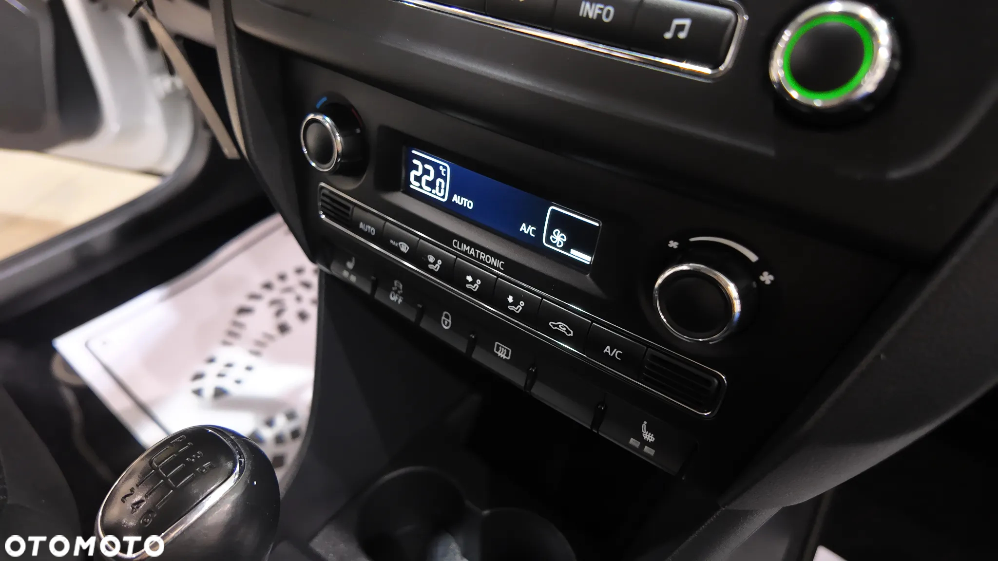 Skoda RAPID 1.2 TSI Active - 32