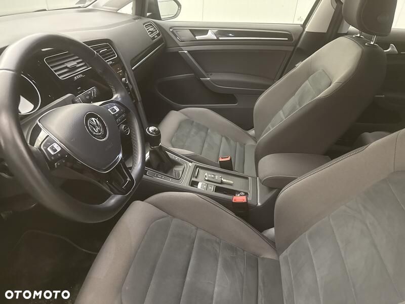 Volkswagen Golf - 11