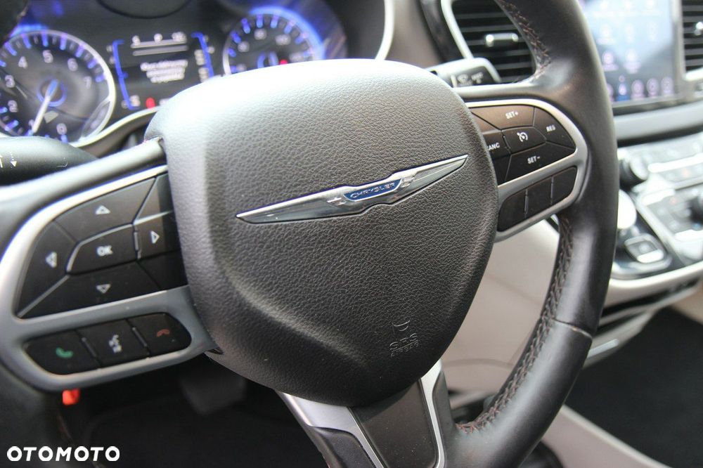 Chrysler Pacifica - 25