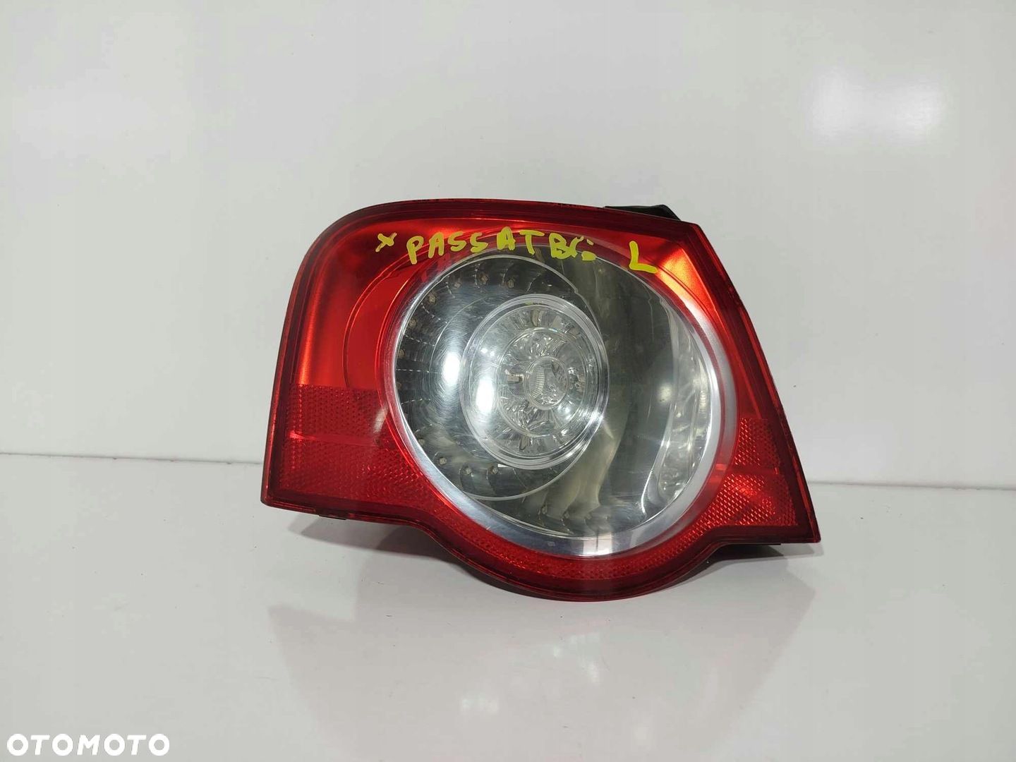 LAMPA LEWA TYŁ VW PASSAT B6 05-10 SEDAN - 1