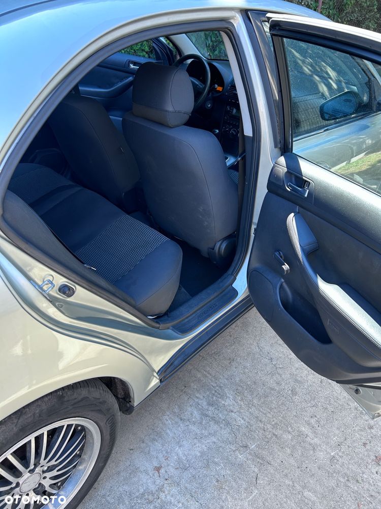 Toyota Avensis 1.6 VVT-i Luna - 9