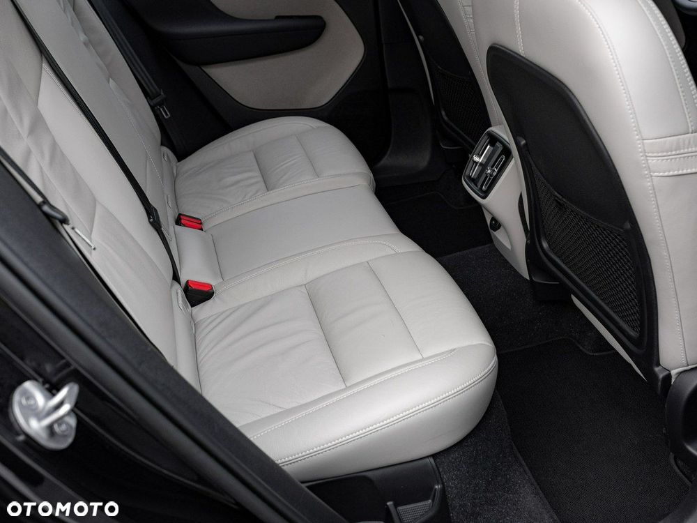 Volvo XC 40 B3 Plus Bright - 30