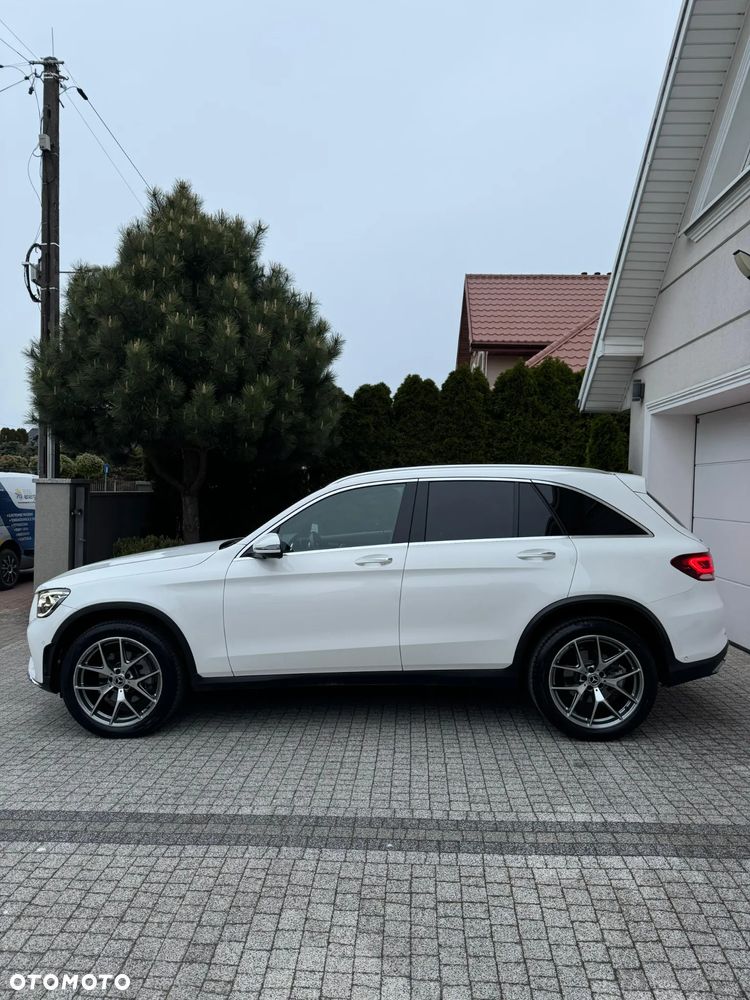 Mercedes-Benz GLC 300 4Matic 9G-TRONIC AMG Line - 3
