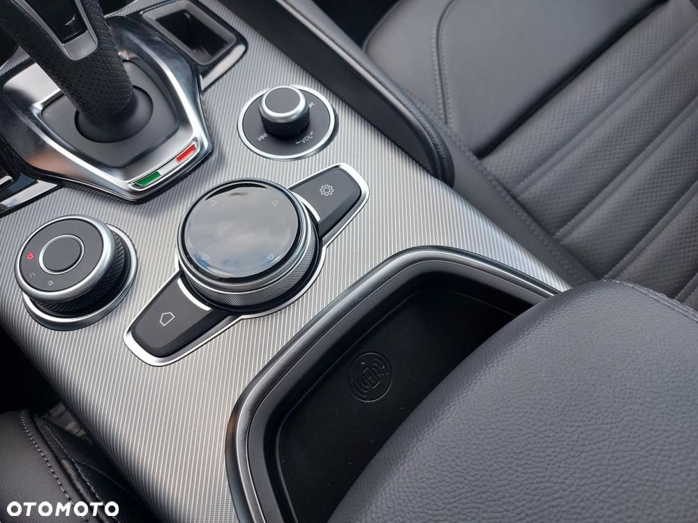 Alfa Romeo Giulia 2.2 D Turbo Sprint Q2 - 24