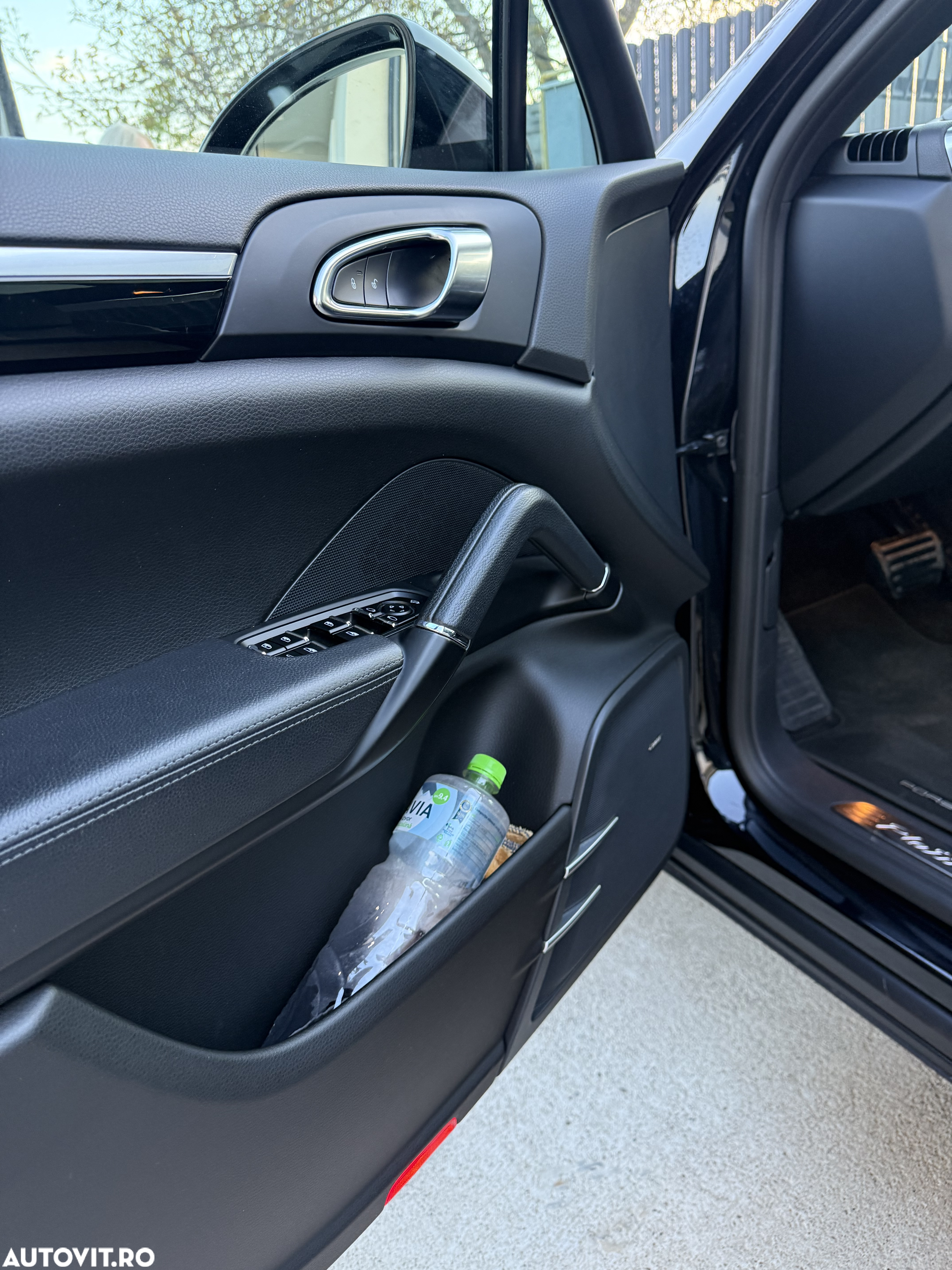 Porsche Cayenne 3.0 L - 12