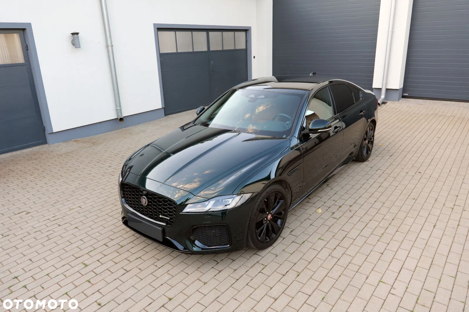 Jaguar XF 2.0 P250 R-Dynamic Black - 28