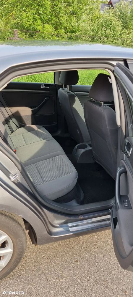 Volkswagen Jetta - 11