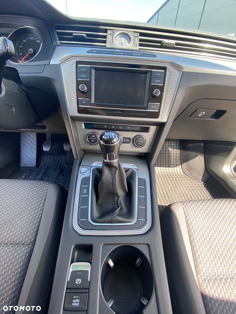 Volkswagen Passat 2.0 TDI BMT Trendline - 15