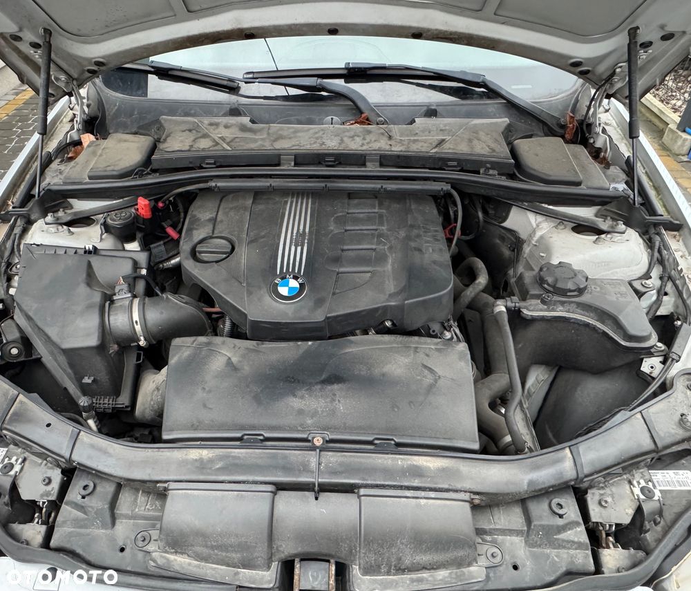 BMW Seria 3 318d DPF Edition Sport - 17