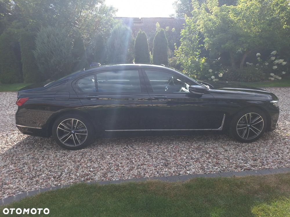 BMW Seria 7 750Li xDrive - 9