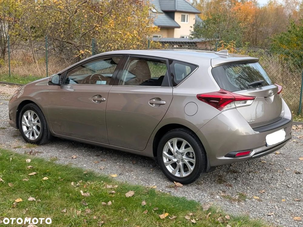 Toyota Auris 1.6 Premium - 20
