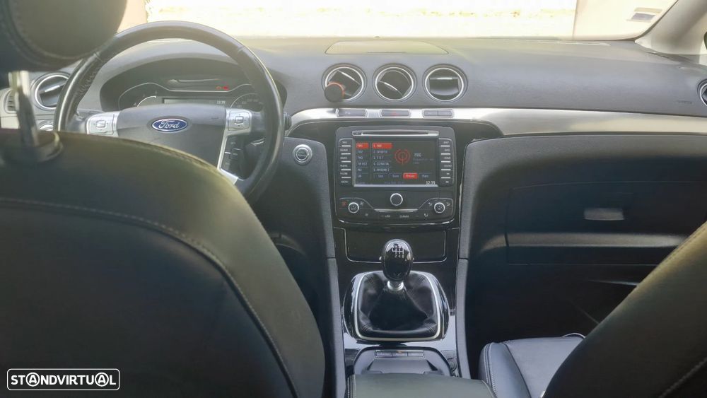 Ford S-Max 2.0 TDCi Titanium 7L 143g - 15