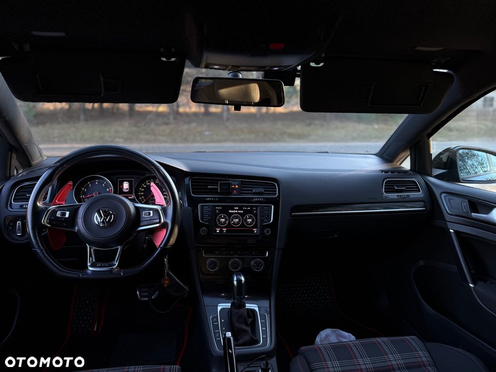 Volkswagen Golf - 14