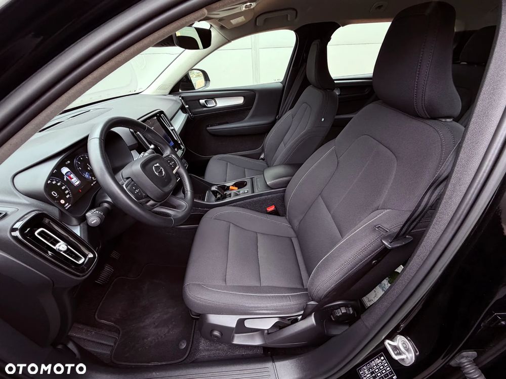 Volvo XC 40 B4 B AWD DKG Plus Bright - 25