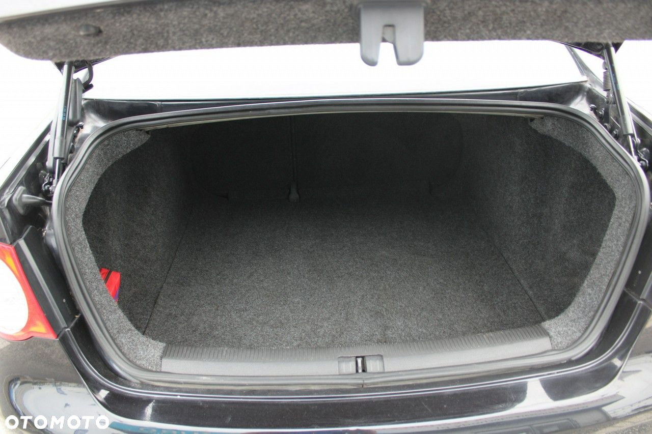 Volkswagen Jetta - 12