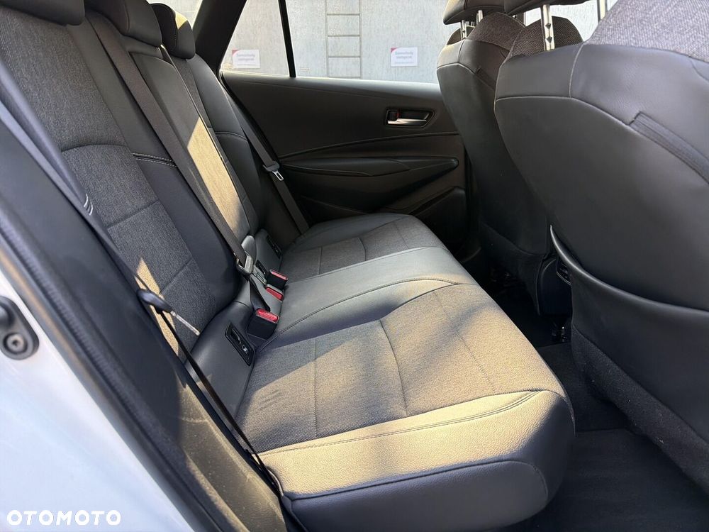 Toyota Corolla 1.8 Hybrid Comfort - 17