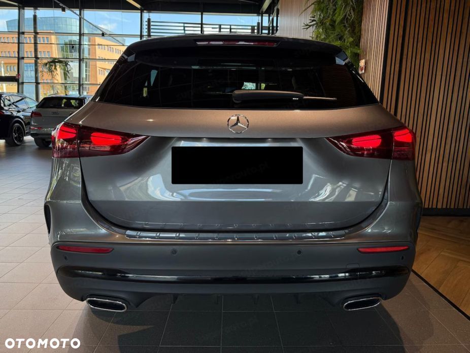 Mercedes-Benz GLA - 7