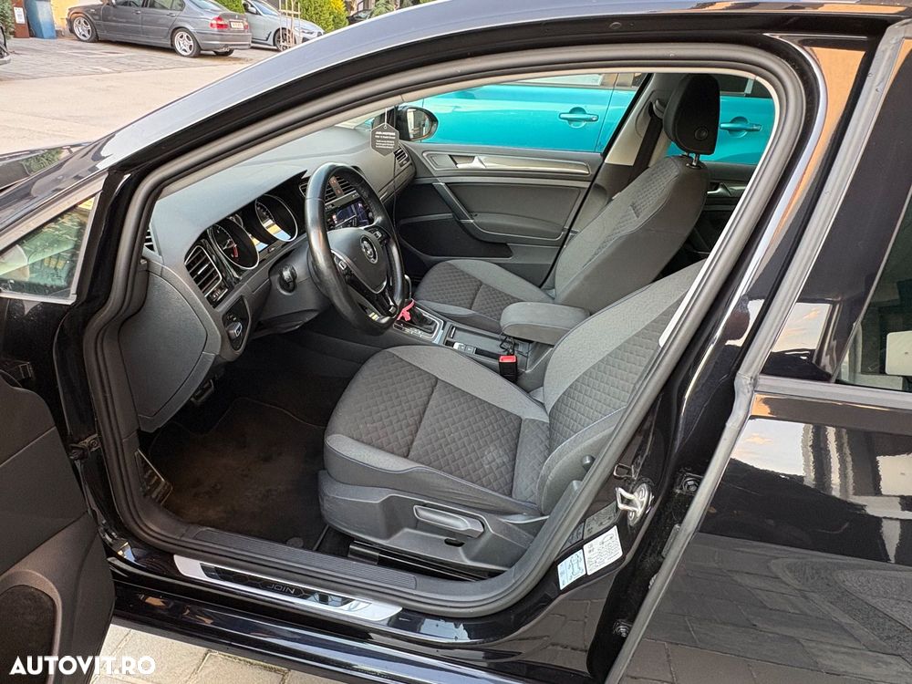Volkswagen Golf - 14