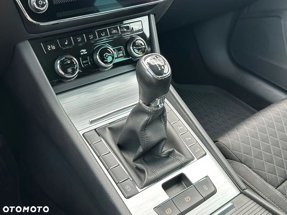Skoda Superb 2.0 TDI Ambition - 22