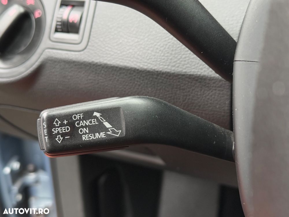 Volkswagen Passat Variant 2.0 TDI BlueMotion Technology DPF Highline - 15