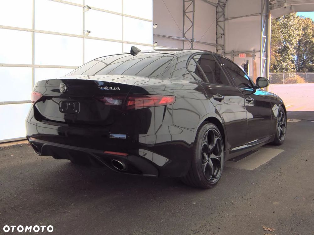 Alfa Romeo Giulia 2.0 Turbo 16V AT8 Veloce Ti - 4