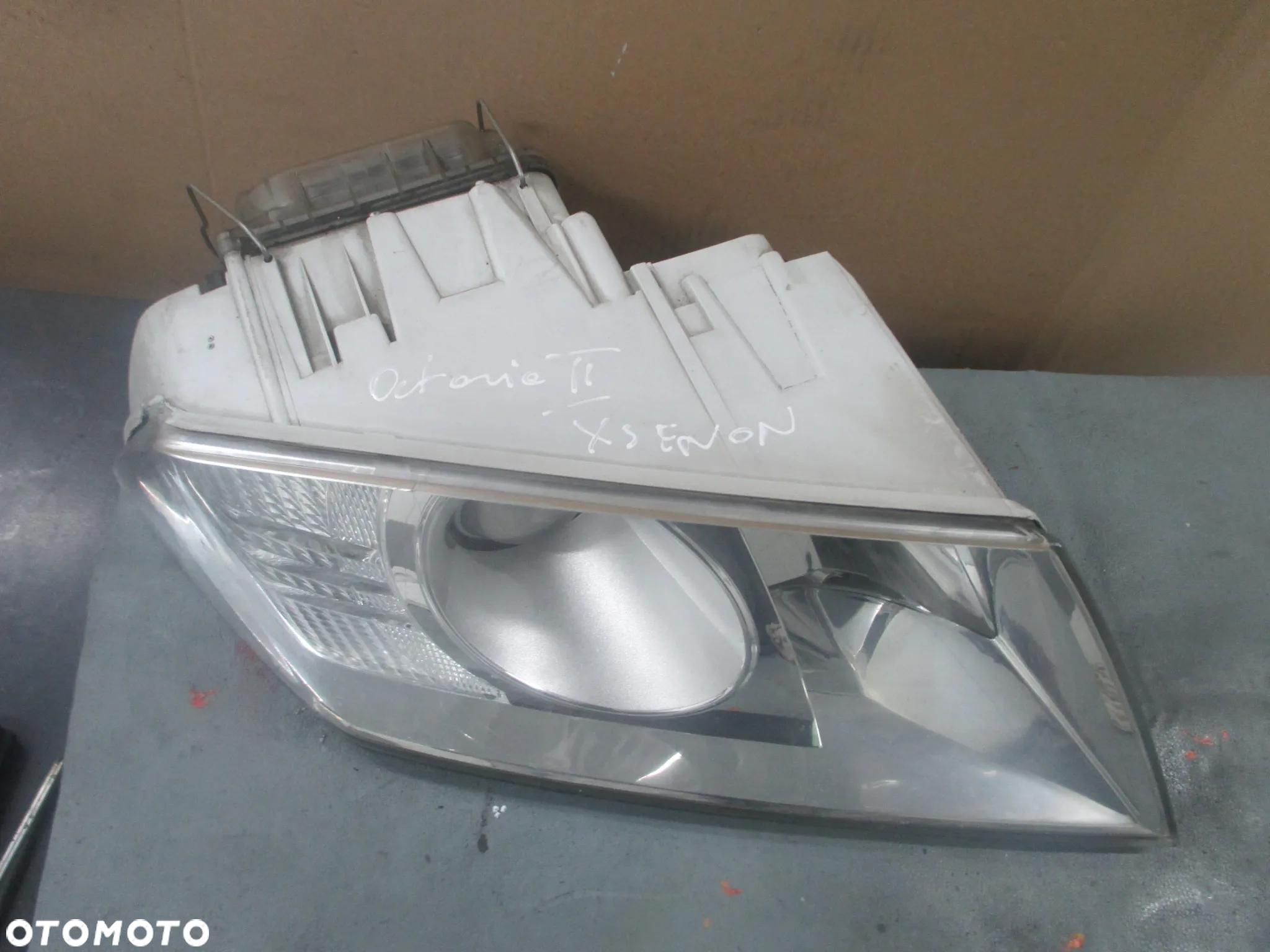 lampa prawa Skoda Octavia II Xenon Europa Orginał - 2