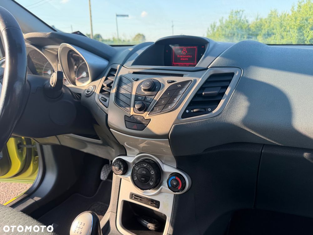 Ford Fiesta 1.3 Ghia - 14