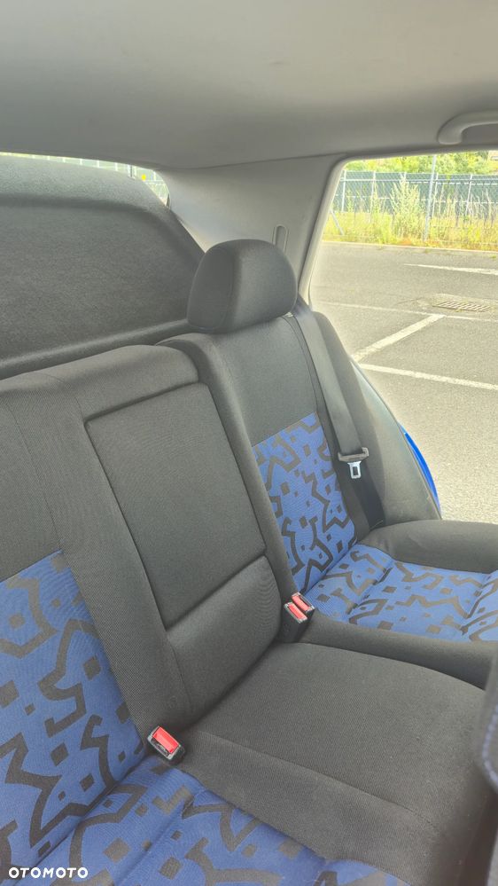 Volkswagen Golf 1.6 Comfortline - 27