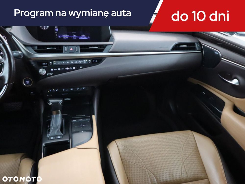 Lexus ES - 10