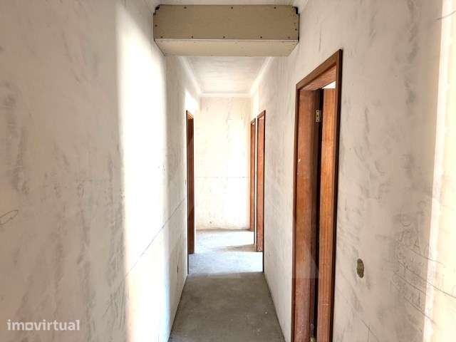 Espaço comercial com 578.91m2 e duas frentes em Esgueira - Grande imagem: 2/47