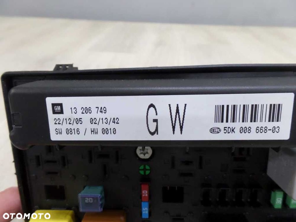 OPEL ASTRA H ZAFIRA B SKRZYNKA BEZPIECZNIKOW BSI 13206749 GW 5DK008668-03 - 4