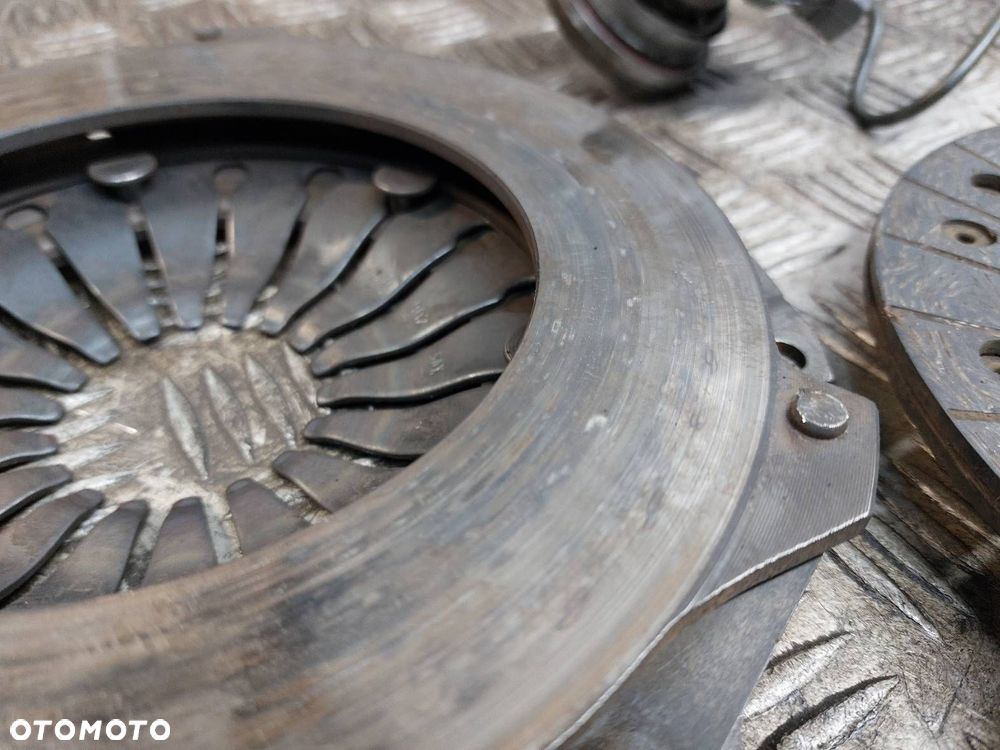 SPRZĘGŁO TARCZA + DOCISK + ŁOŻYSKO COMBO C 1.7 DI 55351769 24422061 - 7