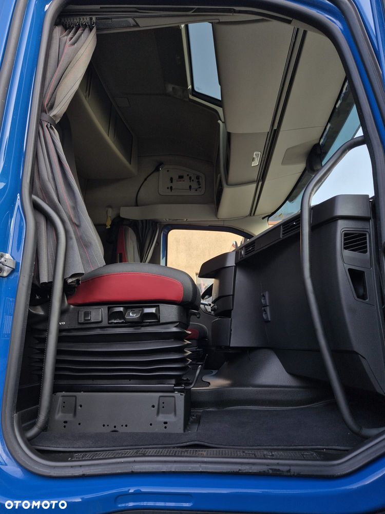Volvo FH GLOBETROTTER - 21
